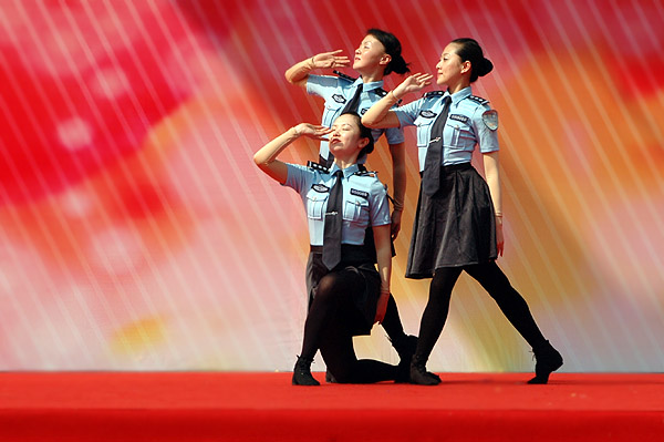 Artystyczne policjantki - zdjęcia z Chin