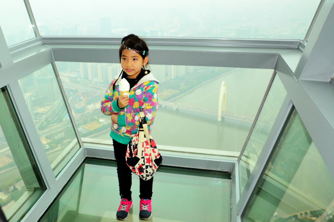 Dziecko na wysokości! - zdjęcia z Chin