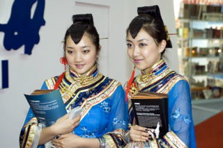 Hostessy - strój tradycyjny