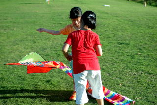 Dziewczynki z latawcem