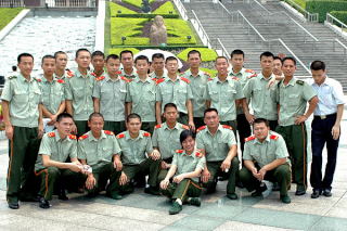 Oficerowie - drużyna z rodzynkiem