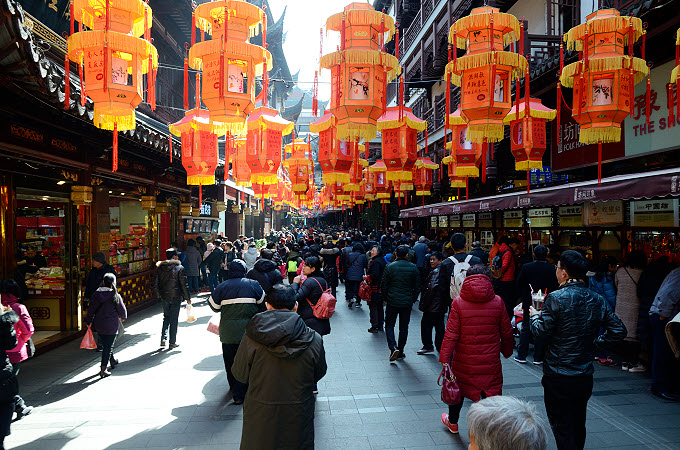 Tłumy zwiedzają YuYuan - zdjęcia z Chin