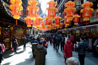 Tłumy zwiedzają YuYuan