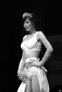 Urocza chińska modelka