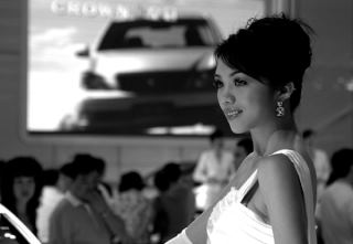 Urocza i delikatna modelka Toyoty