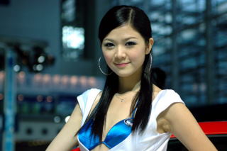 Pokaż biust - sprzedaj samochód