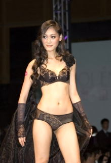 Bielizna z peleryną