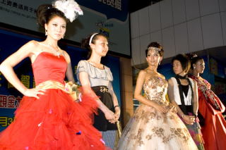 Suknie ślubne i projektantki