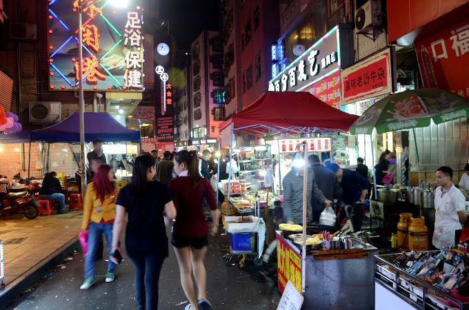 Nocny targ  - zdjęcia z Chin
