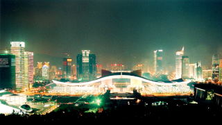 Budynek administracji nocą