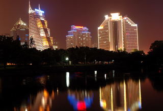 Nocne refleksje miasta