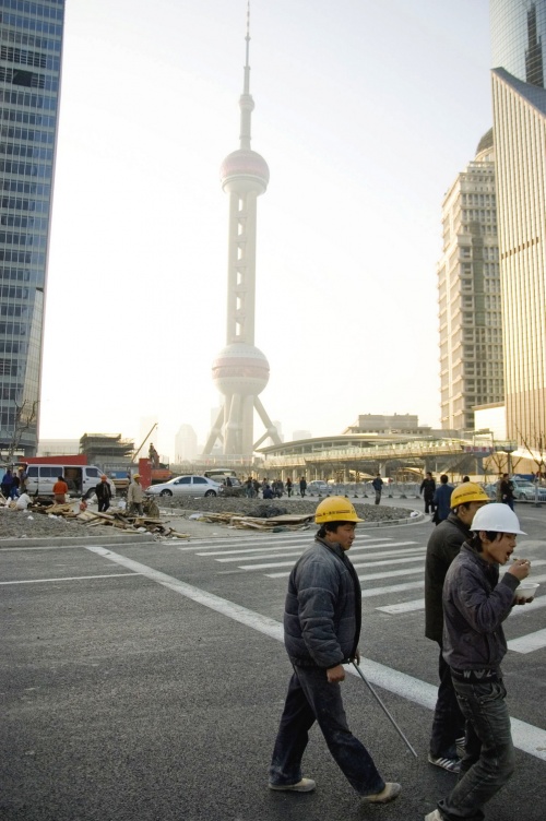 Wielcy ludzie i wielkie wieżowce -  Szanghaj - zdjęcia z Chin