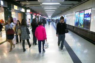 Hong Kong - życie w tunelach