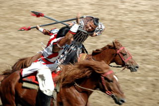 Zacięty pojedynek na koniach