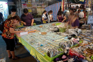 Nocny targ w Hong Kongu