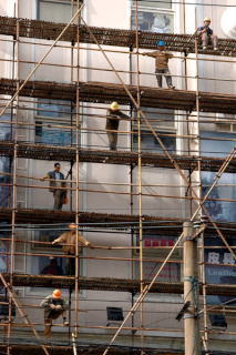 Czekając na rusztowaniach