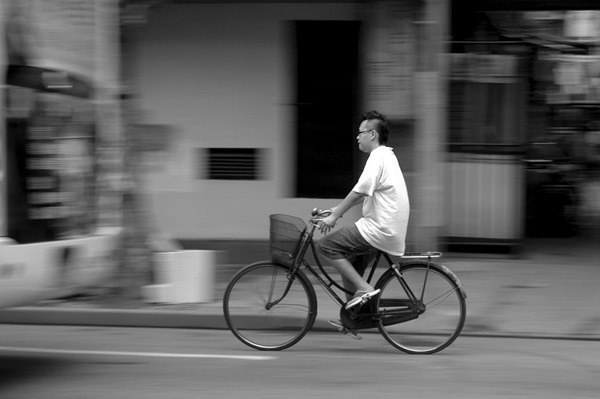 Rowerzysta w Szanghaju - zdjęcia z Chin